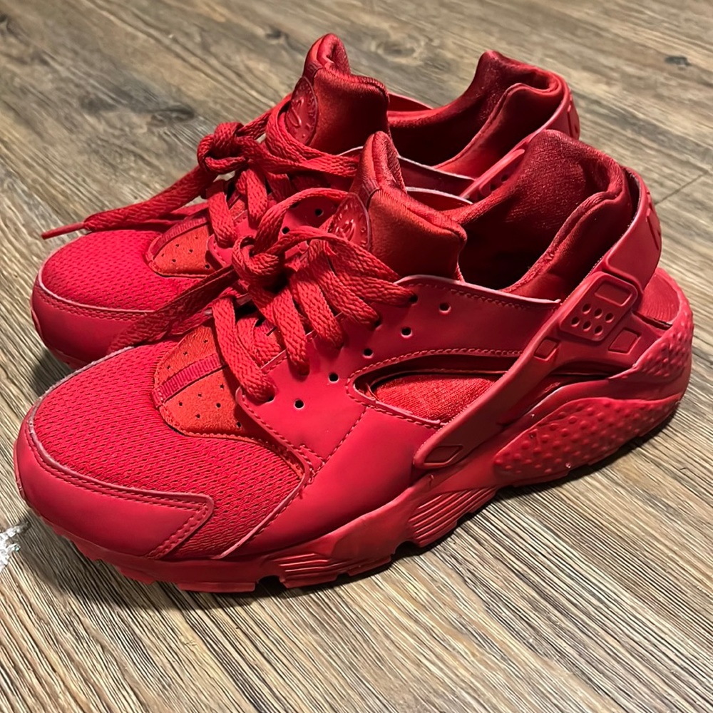 NIKE WOMAN AIR HUARACHE RUN SHOES-size 7